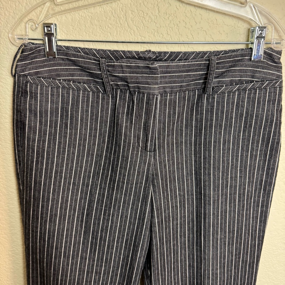 Larry Levine Capri Women's Pants‎ Size 8 Stretch Cuffed Grey with White Stripes - Picture 2 of 5